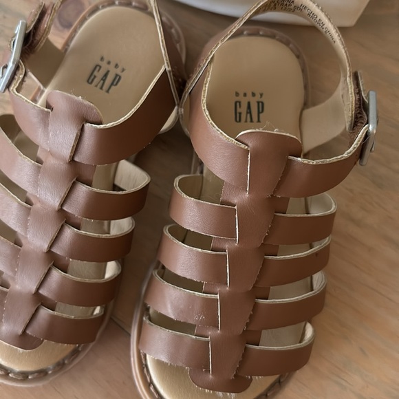 GAP toddler strappy sandals - Picture 3 of 5